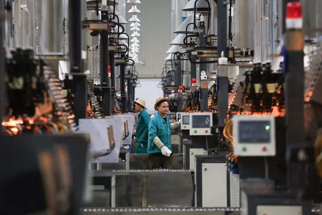 The complex production process of glass bottles