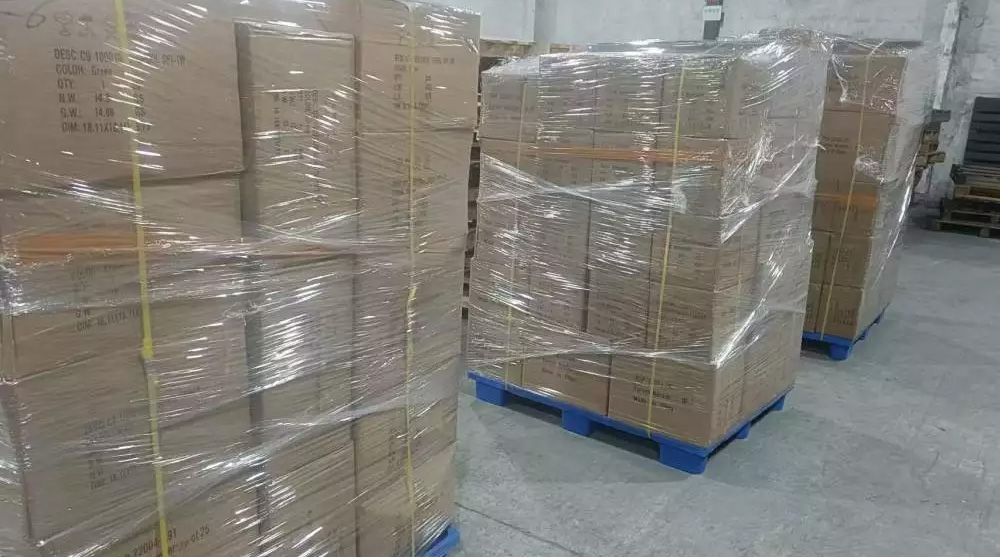 How the pallet package the bottles？