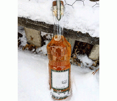 Decorative Embossment Glass Bottle with Cork